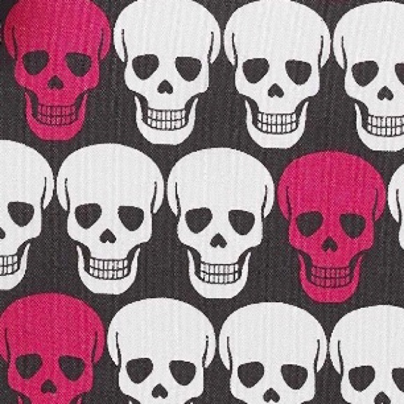 Betsey Johnson Pink & White Skulls Twin Sheet Set - Picture 7 of 11